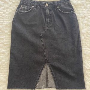 H&M black jean skirt size 6